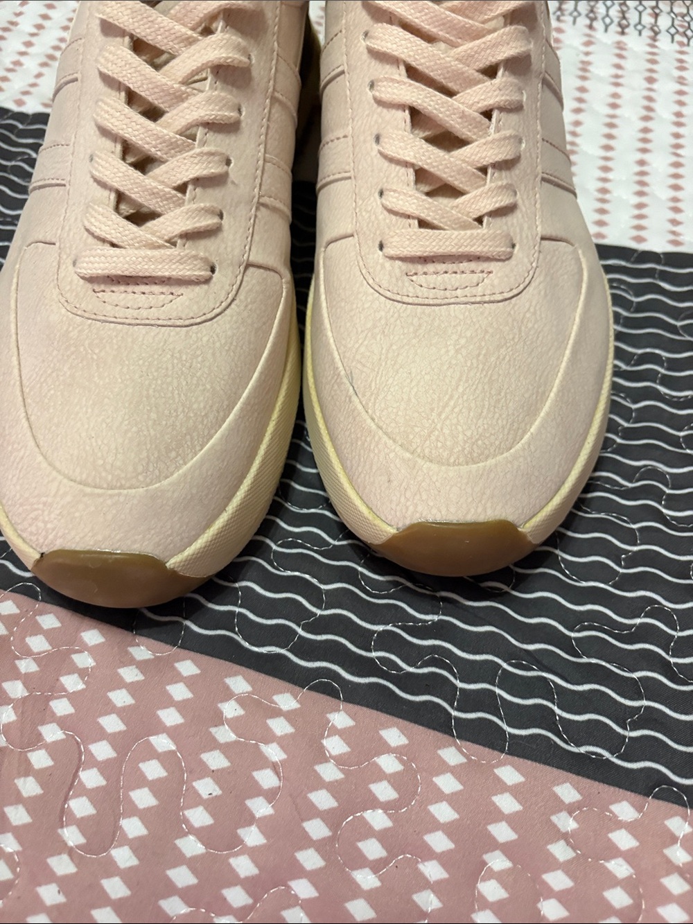 Gola Women’s Pale Pink and blue Retro Low-Top Sneakers - Picture 5 of 7